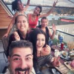 Deniz Çakır Instagram - Çok seviyorum sizi bee… @sanemisler @selenistan @ezjix @sezen_aray_06 @ekremyucelten