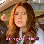 Denny Sumargo Instagram - Beli Fituno di Kimia farma Biar aktif dan produktif satu keluarga ……. ……. Lanjutkan pantun ini sesuai dengan kejadian di video. Pantun yg paling fit akan mendapatkan uang jajan + hampers dari Fituno Syaratnya Tag temen lo dan jangan lupa follow akun @fitunokf #fituno #Stayfit #kimiafarma