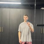 Derek Chadwick Instagram - Workouts hit different with new fits @recgen