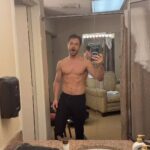 Derek Hough Instagram - 5 days, 5 shows, 5 incredible audiences! And maybe a little kitten. Only 17 shows left! Florida and Texas, you’re up next. Get your tickets at derekhough.com 🎫