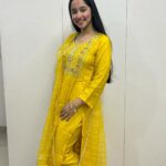 Deshna Dugad Instagram - Laddoo peela colour🍋🍋🤝 . . #deshna #deshnadugad