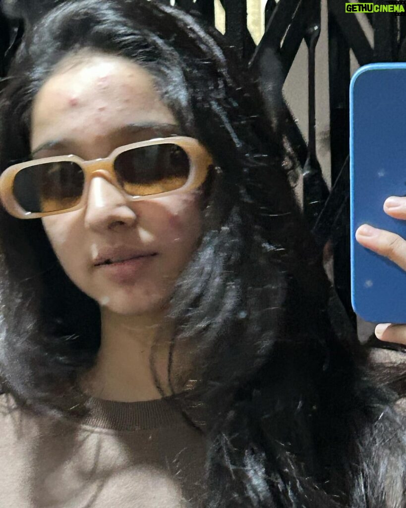 Deshna Dugad Instagram - Mirror selfie girl is here 🤳🤳👀 . . #deshna #deshnadugad