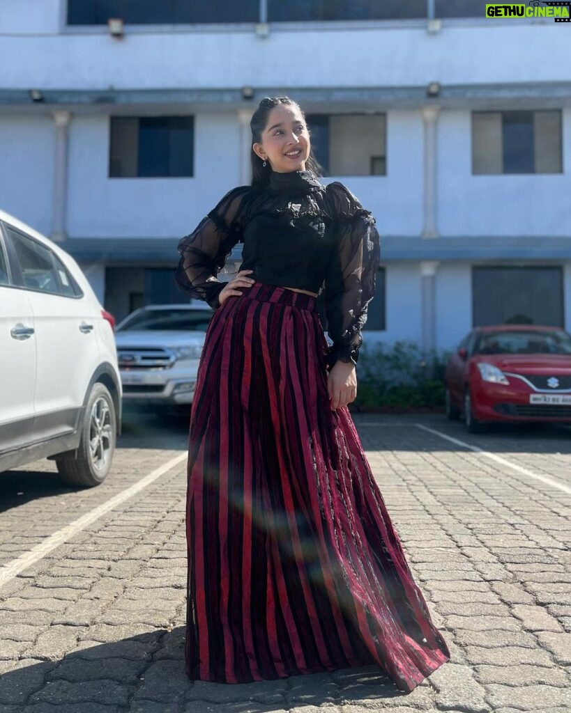 Deshna Dugad Instagram - Angel energy ❤️‍🔥 . Pc - @adishvaidya_92 😂♥️🥰 . . #deshna #deshnadugad #lookoftheday #pushpaimpossible #pushpaimpossibleonsab