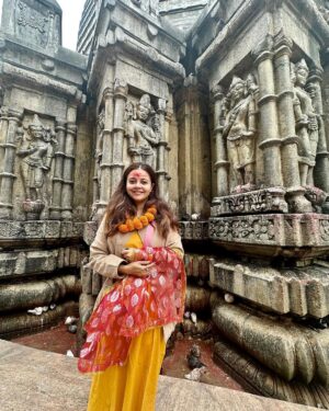 Devoleena Bhattacharjee Instagram - Maa #kamakhya 🙏🏻✨ 

#nilachalparbat #guwahati #assam #assamtourism