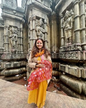 Devoleena Bhattacharjee Instagram - Maa #kamakhya 🙏🏻✨ 

#nilachalparbat #guwahati #assam #assamtourism