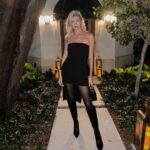 Devon Windsor Instagram – Just bought these tights and they’re already ripped