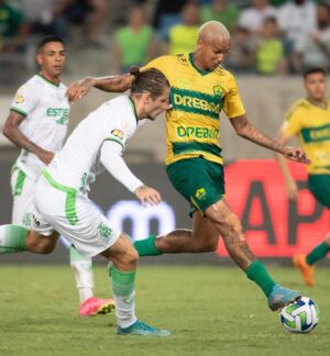 Deyverson Instagram - Apesar do resultado, seguimos com garra! Parabéns à torcida pelo apoio incansável. Continuamos determinados para os próximos desafios! Seguimos, @cuiabaec! 🔰💪