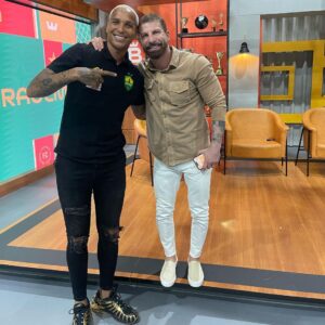 Deyverson Instagram - Que programa sensacional! Foi uma honra estar ao lado de tantos craques do futebol! Muito obrigado pelo convite, Boleiragem! 🙏🏽😉 @sportv