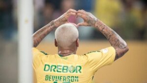 Deyverson Instagram - Gratidão a Deus por mais um gol e pelo grande momento vestindo a camisa do Dourado, porque sem Ele nada seria possível. Com trabalho sério e os pés no chão, estamos trilhando um grande caminho na competição. Muito feliz por fazer parte deste grupo. Pra cima, @cuiabaec! 😉 🔰