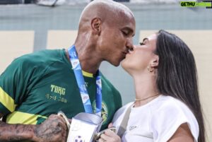 Deyverson Instagram - Somos CAMPEÕES! 🔰
Feliz demais em conquistar meu primeiro título com a camisa do @cuiabaec. Trabalhamos muito durante todo o campeonato e fizemos por merecer essa conquista. Parabéns a todos pela dedicação e companheirismo em busca da taça! Hoje é só agradecer a Deus e comemorar!! 🙏🏼 🏆

📸 @gilgomesfoto @c2sportss