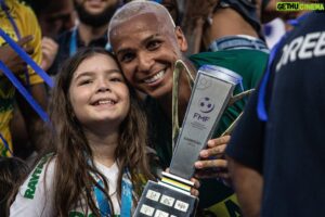 Deyverson Instagram - Somos CAMPEÕES! 🔰
Feliz demais em conquistar meu primeiro título com a camisa do @cuiabaec. Trabalhamos muito durante todo o campeonato e fizemos por merecer essa conquista. Parabéns a todos pela dedicação e companheirismo em busca da taça! Hoje é só agradecer a Deus e comemorar!! 🙏🏼 🏆

📸 @gilgomesfoto @c2sportss