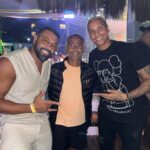 Deyverson Instagram - Aquela foto de respeito com esses dois craques pra começar o ano da melhor maneira possível. @romariofaria , ídolo e um dos maiores que eu já vi. @andre_santos27 , outro sem palavras e referência no mundo da bola. Meus irmãos, que honra encontrar vocês e ter esse registro. Gratidão pelo carinho! 🙏🏼