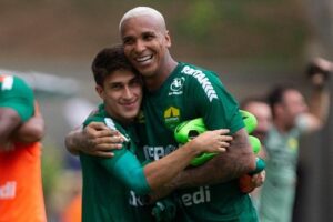 Deyverson Instagram - Obrigado meu Deus 🙏🏼
Alcançamos o nosso objetivo de permanecer na Série A do Campeonato Brasileiro. Parabéns a todo o grupo que lutou, se entregou dentro de campo e não desistiu em nenhum momento daquilo que queríamos. Feliz demais em ver que o nosso trabalho foi recompensado. Grato a Deus por tudo 🙌🏼🔰 @cuiabaec 

📸 @gilgomesfoto @c2sportss