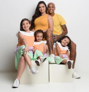 Deyverson Instagram - A verdadeira família e aquela unida pelo espírito e não pelo sangue. 

Meus amores ❤️❤️❤️❤️

@kariina.mv 💍❤️
@kauany.1907 🥰
@alicenbrum 😍
Angelina 😘