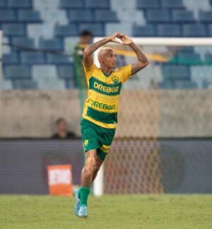 Deyverson Instagram - Apesar do resultado, seguimos com garra! Parabéns à torcida pelo apoio incansável. Continuamos determinados para os próximos desafios! Seguimos, @cuiabaec! 🔰💪