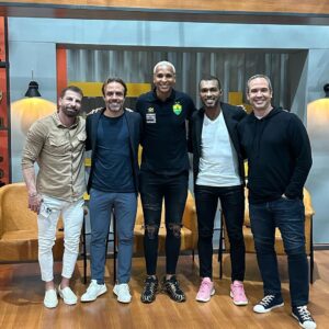 Deyverson Instagram - Que programa sensacional! Foi uma honra estar ao lado de tantos craques do futebol! Muito obrigado pelo convite, Boleiragem! 🙏🏽😉 @sportv