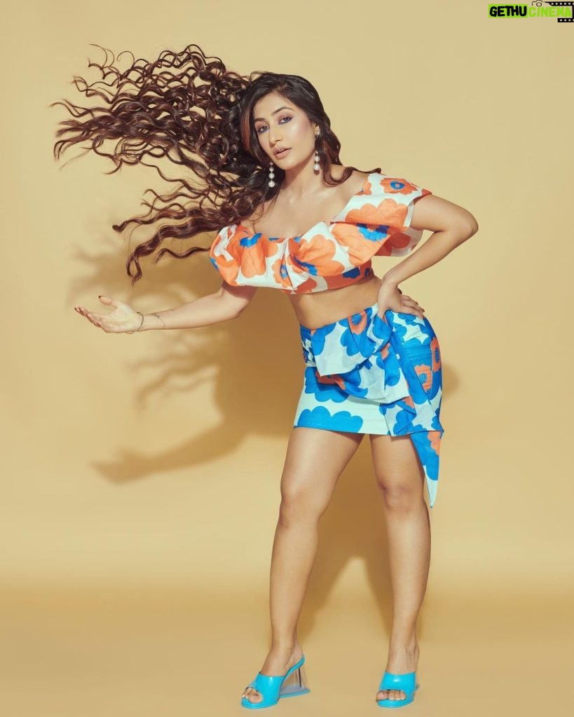 Dhanashree Verma Instagram - Aye I whip my hair back & forth (whip it real good) So Pay no attention to them haters because we whip 'em off 😉 📸 : @anurag_kabburphotography MUA: @preetydhillon_mua Outfit: @zi.p__ by @payal_zinal Styled by: @sanchi.gupta011 Earrings @rubans.in @oakpinionpr Hair: @hairbyswatitare14 Shoes @melissashoesindia @sallyruchi