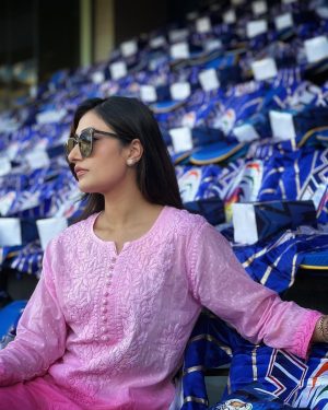 Dhanashree Verma Instagram - A tinge of pink in the blue sea 💕

PC: @astha_1806 🤗
