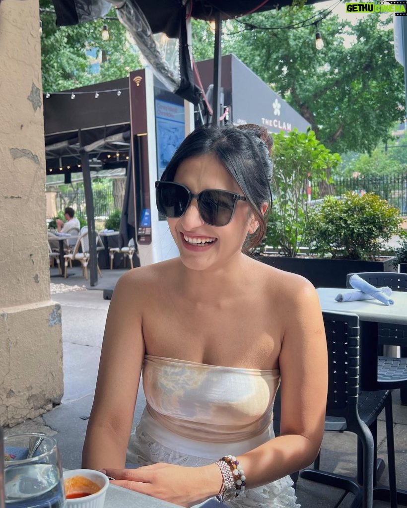 Dhanashree Verma Instagram - Good laughter at great lunch 🫶🏻 West Village, Manhattan