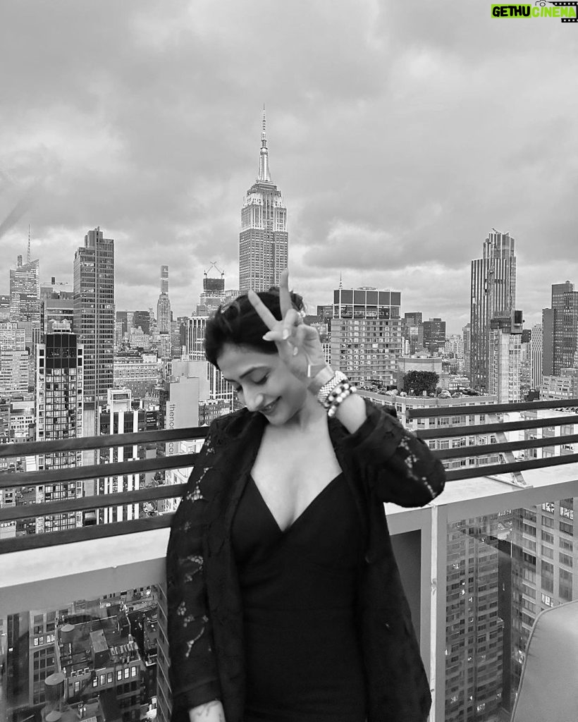 Dhanashree Verma Instagram - You shine as bright as the city skyline 🖤🤍 New York City