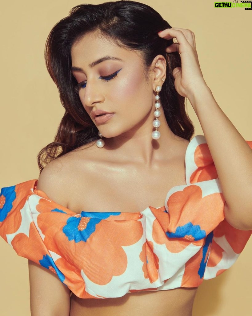 Dhanashree Verma Instagram - Aye I whip my hair back & forth (whip it real good) So Pay no attention to them haters because we whip 'em off 😉 📸 : @anurag_kabburphotography MUA: @preetydhillon_mua Outfit: @zi.p__ by @payal_zinal Styled by: @sanchi.gupta011 Earrings @rubans.in @oakpinionpr Hair: @hairbyswatitare14 Shoes @melissashoesindia @sallyruchi