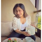 Dhanashree Verma Instagram - When chatur chahal willingly clicks my pictures at the breaky table 🫡📸💕