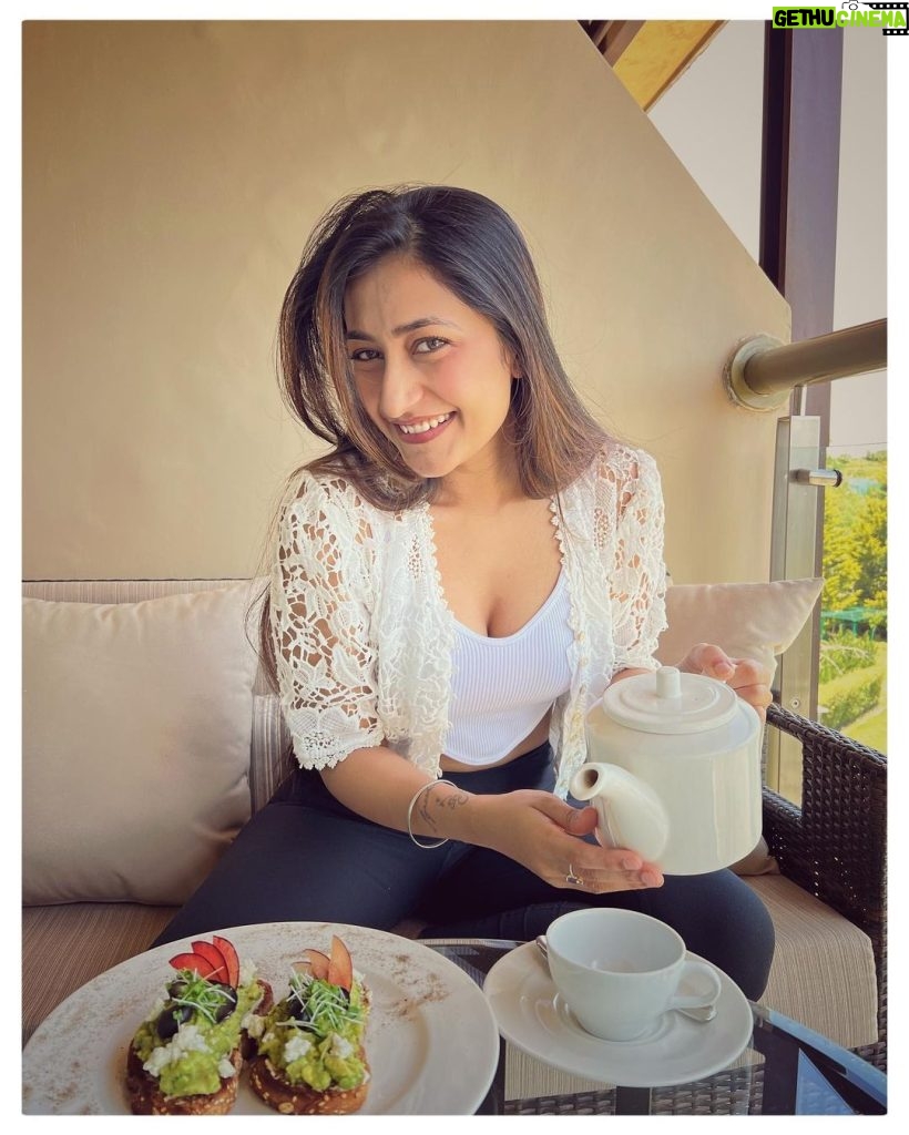 Dhanashree Verma Instagram - When chatur chahal willingly clicks my pictures at the breaky table 🫡📸💕