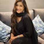 Dhanashree Verma Instagram - Sending out some beautiful positive energy 🖤 Outfit: Thank you @needlecraft.lucknowikurti Hair: @hairbyswatitare14 Earrings: @ghazala.khan.raaz