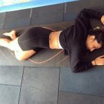 Dhanashree Verma Instagram - R E H A B In my entire injury process, I just keep reminding myself with 3 sayings… 1)Slowly is the fastest way to get where you want to be. 2)The top of one mountain is the bottom of the next. So keep climbing. 3)Surround yourself with people Whose eyes light up When they see you coming Very thankful to the ones who’ve stuck around. #sabraurshukr ♥️ Kokilaben Dhirubhai Ambani Hospital