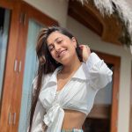 Dhanashree Verma Instagram - Just another day 🐚 smiling, posing and of course tying my hair all the time 🤷🏻‍♀️ W Maldives