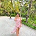 Dhanashree Verma Instagram - On Saturday, you reunite with the shoreline. Trace the last spot of water blurred the sand into angry stretch marks. Something in you understands, what with all of your own becoming being so hard earned and jarring. 🫶🏻 - Alison W Maldives