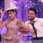 Dhanashree Verma Instagram - The Lamp of the year that will always bring light in your lives 😂🤍🚀💪🏻 Costume Drama toh humne Bohot seriously le liya 😂 Do watch our performance tonight and VOTING LINES WILL BE OPEN TONIGHT 9:30 pm to 12 am On SonyLiv app #jhalakdikhlajaa