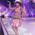 Dhanashree Verma Instagram - The Lamp of the year that will always bring light in your lives 😂🤍🚀💪🏻 Costume Drama toh humne Bohot seriously le liya 😂 Do watch our performance tonight and VOTING LINES WILL BE OPEN TONIGHT 9:30 pm to 12 am On SonyLiv app #jhalakdikhlajaa
