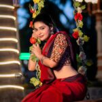 Dharsha Gupta Instagram - ❤️முட்களுக்கு நடுவே தான் வாழ்க்கை என்றாலும் வாடும் வரைக்கும் சிரித்து கொண்டே இருக்கின்றன ரோஜா மலர்கள்❤️ M&H- @kovai.trendz Costume- @tissy_rental_attires Pic- @sathish_photography49 Location - @iconiicfilmcity Coimbatore, Tamil Nadu