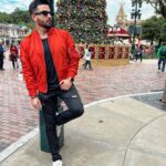 Dheeraj Dhoopar Instagram - Last of the lot ☝️😎 Disneyland Hongkong