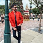 Dheeraj Dhoopar Instagram - Last of the lot ☝️😎 Disneyland Hongkong