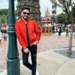 Dheeraj Dhoopar Instagram - Last of the lot ☝️😎 Disneyland Hongkong