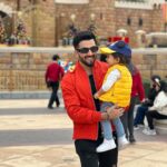 Dheeraj Dhoopar Instagram - My Monkey ♥️ Disneyland Hongkong