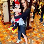 Dheeraj Dhoopar Instagram - The life of our dreams 🧿❤️ Cheers to 2024 & all the magical things yet to happen💫🍀 Disneyland, Hongkong