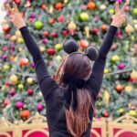Dheeraj Dhoopar Instagram - The life of our dreams 🧿❤️ Cheers to 2024 & all the magical things yet to happen💫🍀 Disneyland, Hongkong