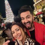 Dheeraj Dhoopar Instagram - The life of our dreams 🧿❤️ Cheers to 2024 & all the magical things yet to happen💫🍀 Disneyland, Hongkong