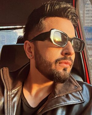 Dheeraj Dhoopar Instagram - The kind of content you make when you are travelling with a child. 😍♥️