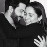 Dheeraj Dhoopar Instagram - एक प्यार का नगमा है, मौजों की रवानी है.. ज़िंदगी और कुछ भी नहीं, तेरी मेरी कहानी है ❤️