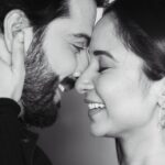 Dheeraj Dhoopar Instagram - एक प्यार का नगमा है, मौजों की रवानी है.. ज़िंदगी और कुछ भी नहीं, तेरी मेरी कहानी है ❤️