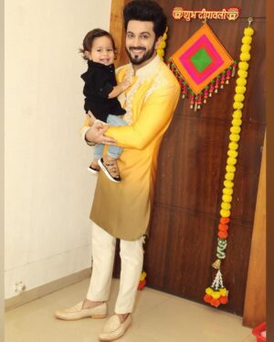 Dheeraj Dhoopar Instagram - My Happy Diwali ♥️

Kurta by my favourite @bharat_reshma