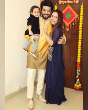 Dheeraj Dhoopar Instagram - My Happy Diwali ♥️

Kurta by my favourite @bharat_reshma