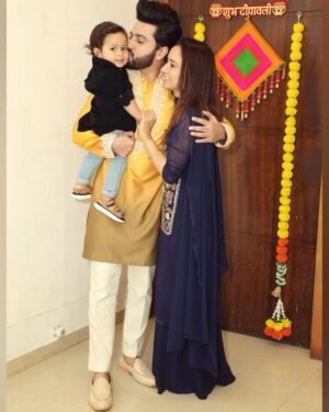 Dheeraj Dhoopar Instagram - My Happy Diwali ♥️

Kurta by my favourite @bharat_reshma