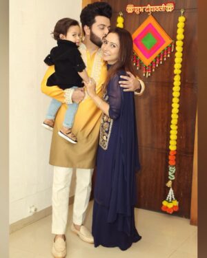 Dheeraj Dhoopar Instagram - My Happy Diwali ♥️

Kurta by my favourite @bharat_reshma