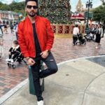 Dheeraj Dhoopar Instagram - Last of the lot ☝️😎 Disneyland Hongkong