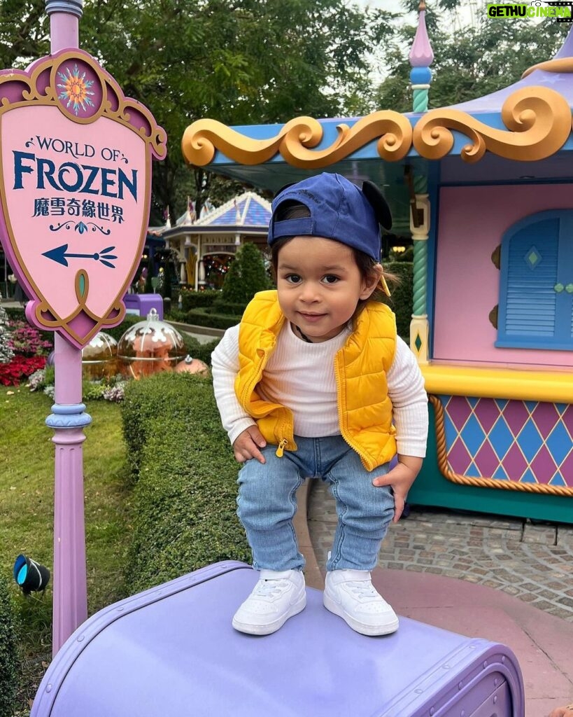 Dheeraj Dhoopar Instagram - My Monkey ♥️ Disneyland Hongkong